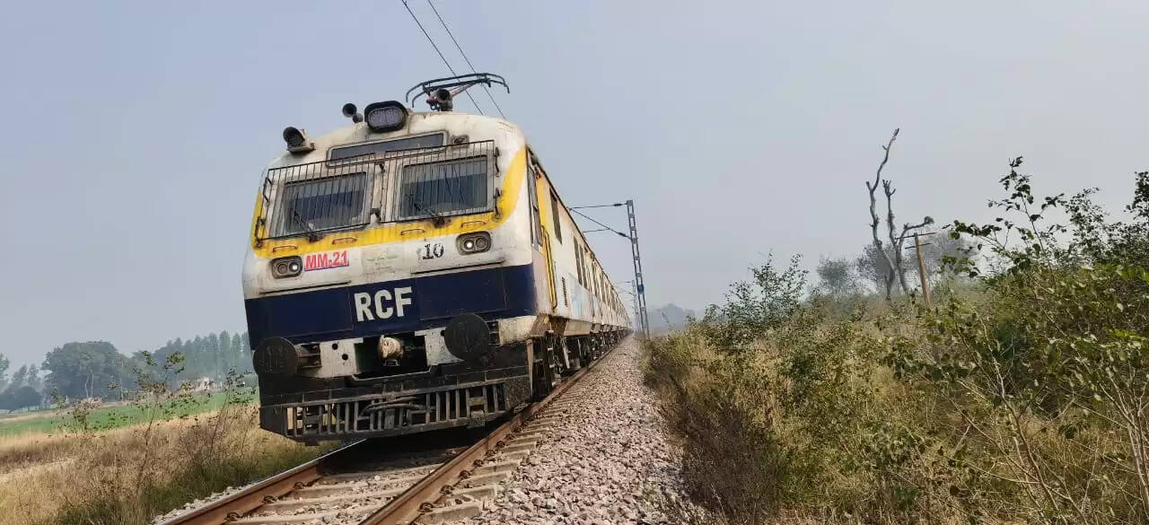 ट्रेन की चपेट में आने से अज्ञात अधेड़ की दर्दनाक मौत, शिनाख्त नहीं