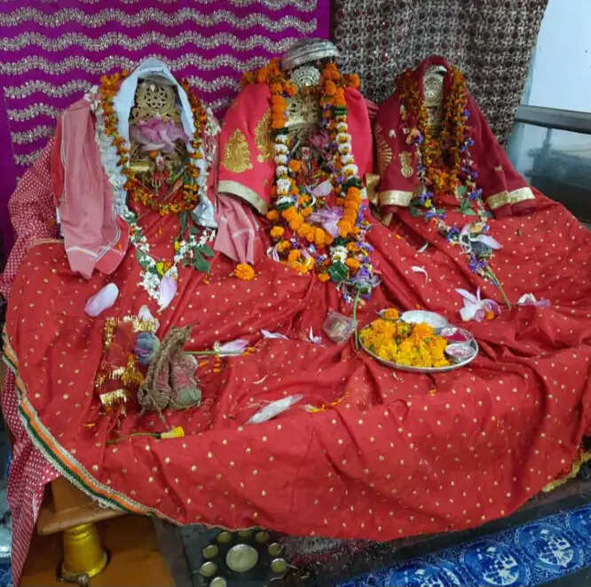 दंतेश्वरी मंदिर में स्थापित है, 800 वर्ष पुरानी दुर्लभ अष्टधातु निर्मित प्रतिमाएं