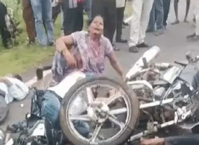 मप्र के अशोकनगर में दो बाइकों की भिड़ंत, एक ही परिवार के तीन लोगों समेत चार की मौत