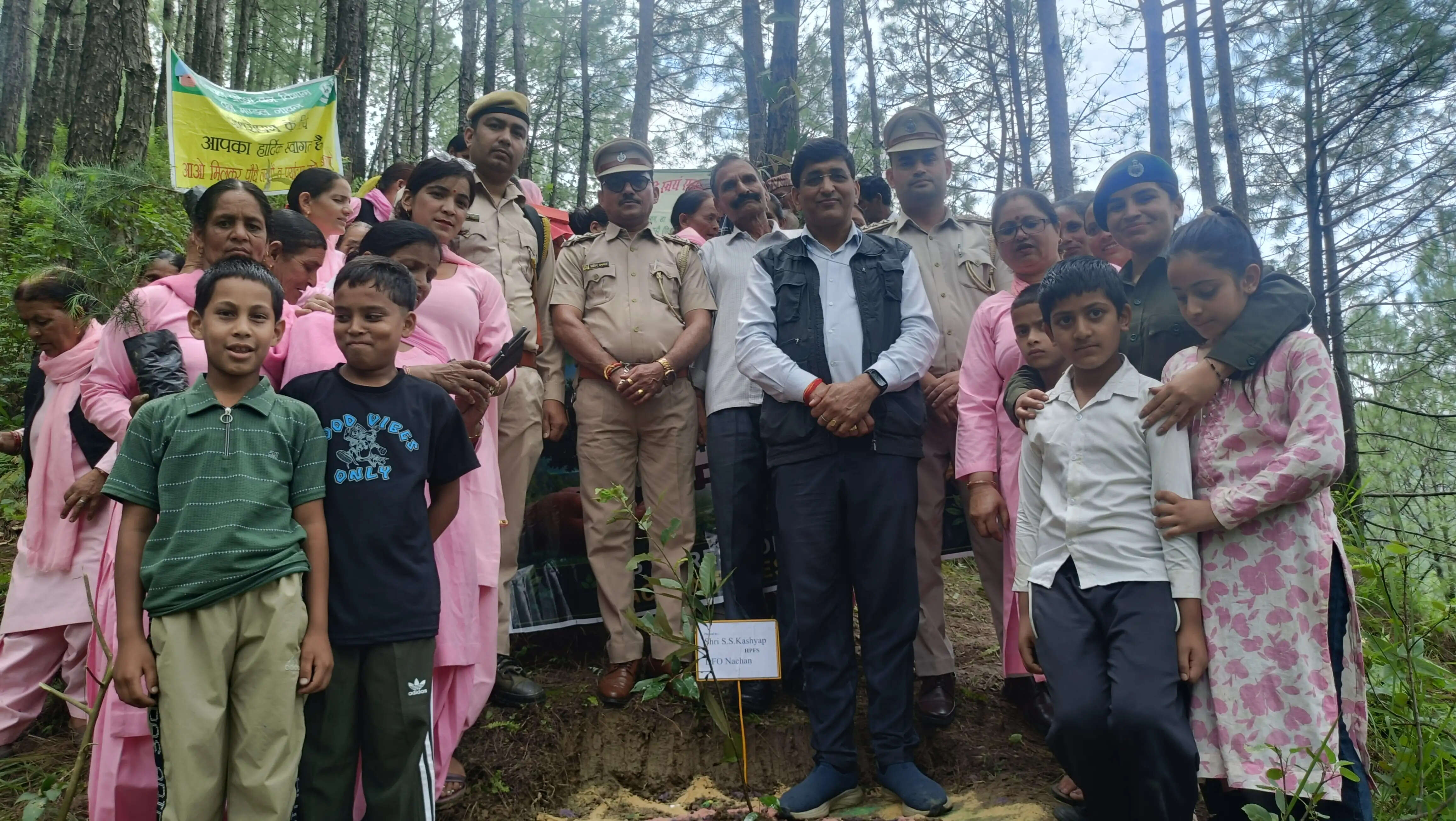 मझाण में वन महोत्सव : 250 पौधारोपण के साथ जंगलों के बचाव का महिलाओं ने लिया संकल्प..