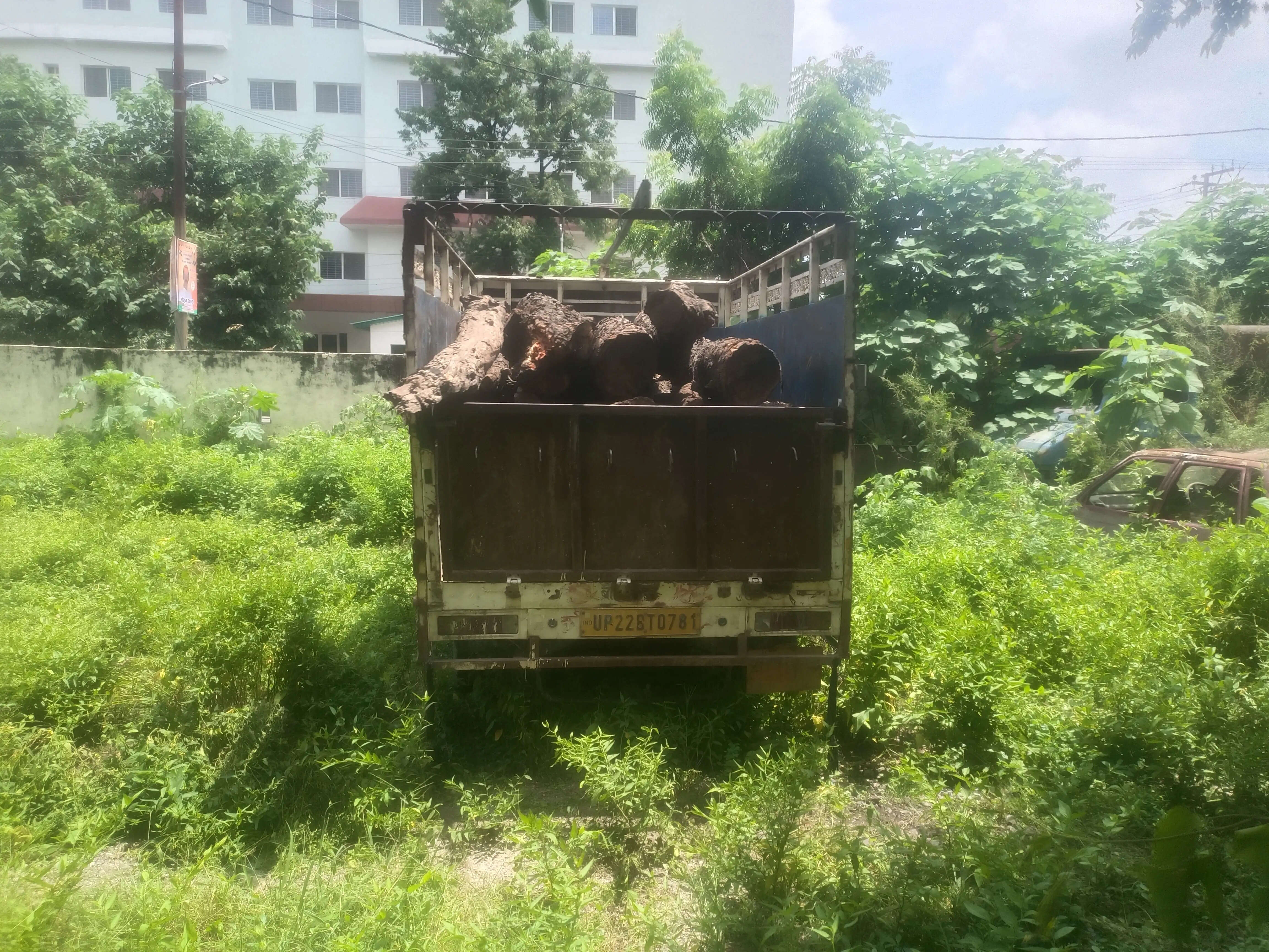 रेंजर उमेश आर्या ने कसा खैर तस्करों पर शिकंजा, दो गिरफ्तार