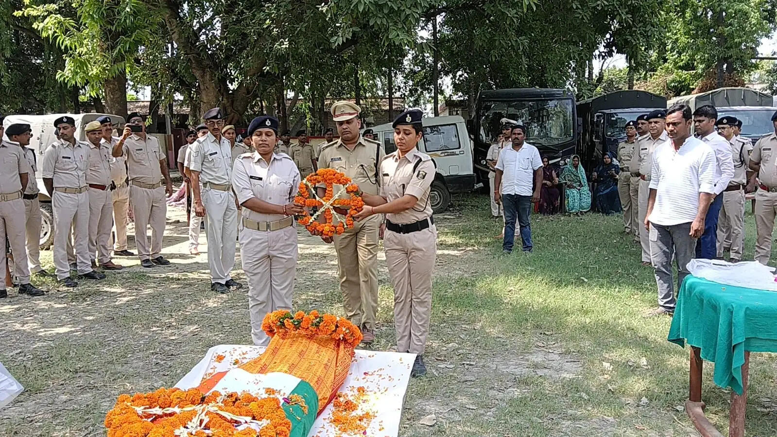 राजकीय सम्मान के साथ दरोगा रविचरण राम को दी गई अंतिम विदाई