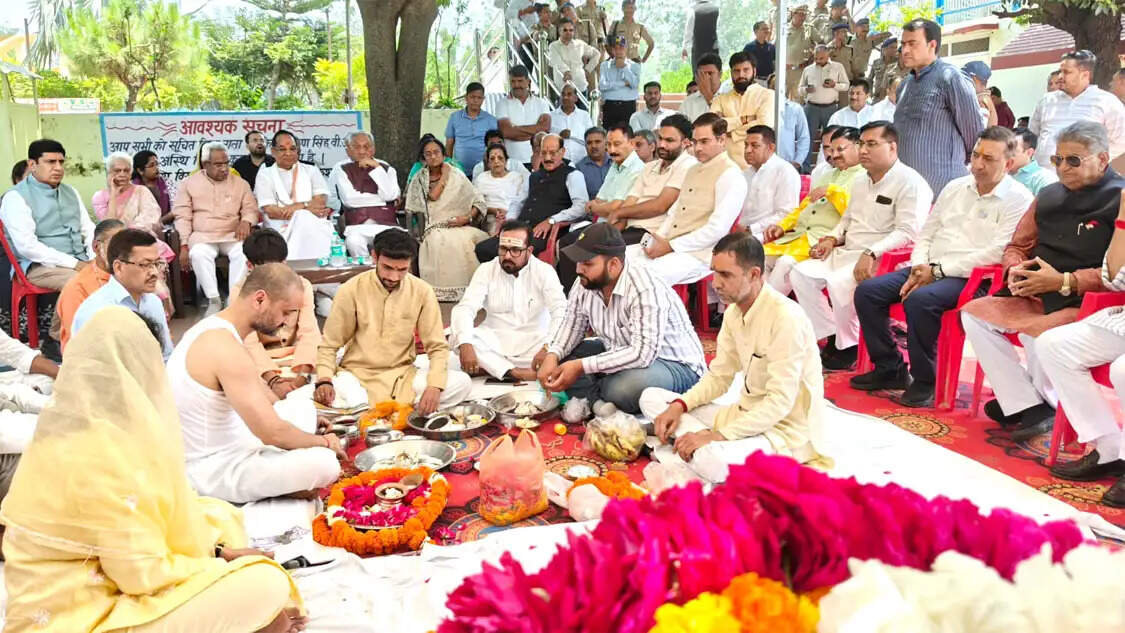 भाजपा नेत्री रीता बहगुणा जोशी के पति की अस्थियां गंगा में विसर्जित