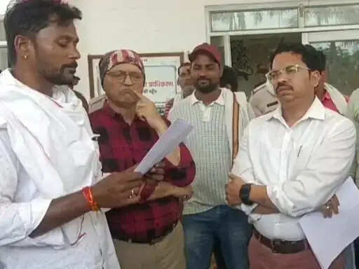 अनूपपुर: बिजली और गेहूं खरीदी की अव्यवस्था पर किसानों की 3 दिन में समाधान नहीं होने पर चक्काजाम की चेतावनी