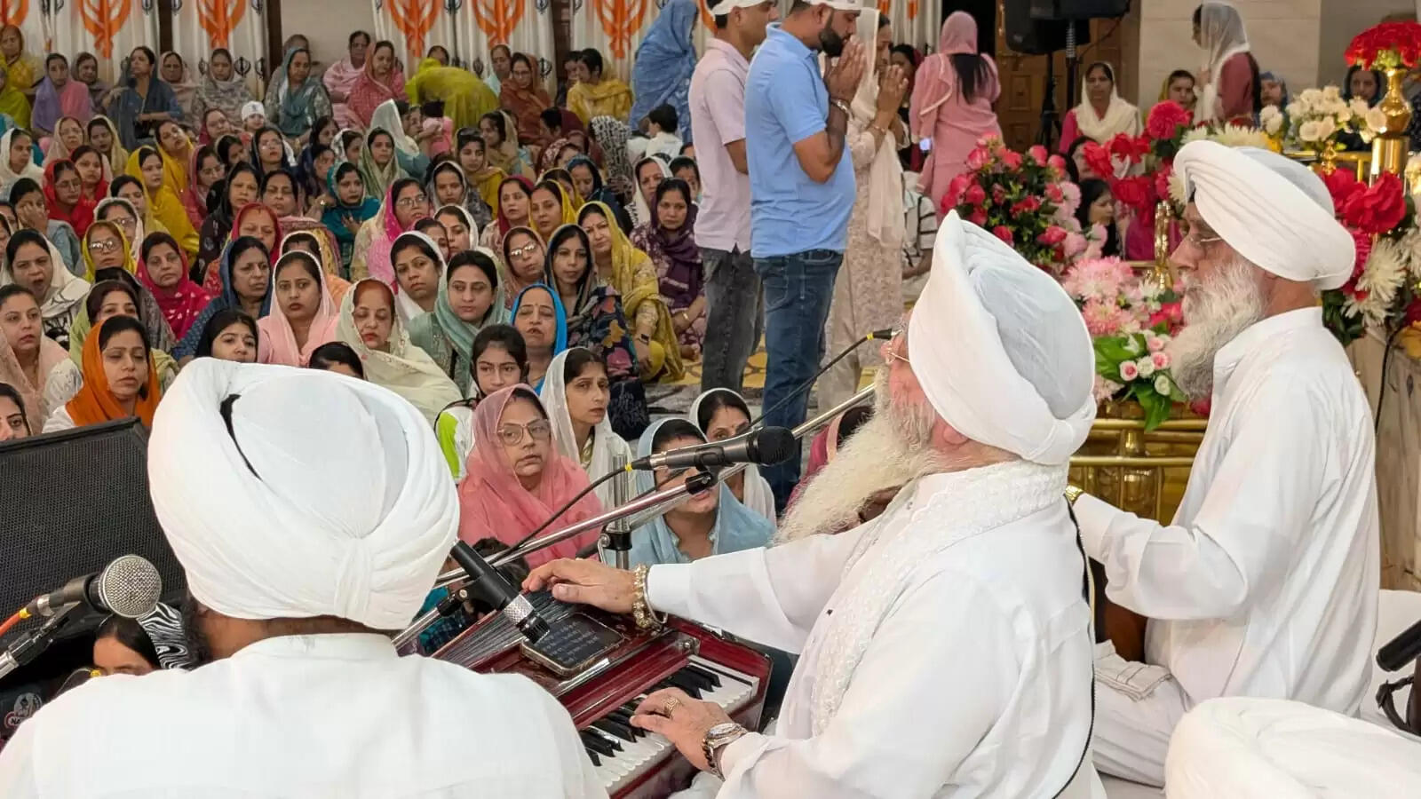 गुरु नानक देव के 556वें प्रकाश पर सजा रैन सवाई दीवान