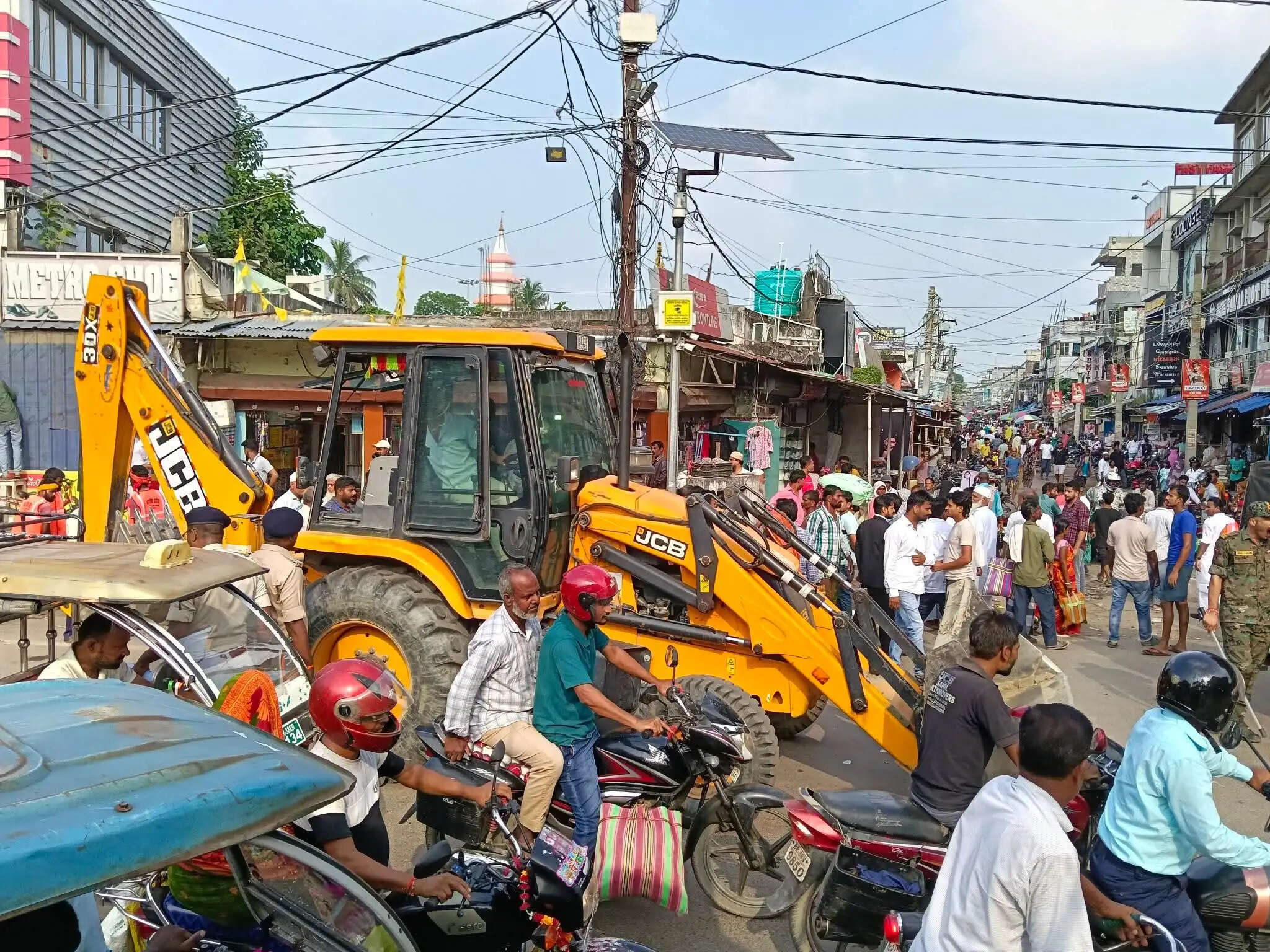 अररिया में पुलिस प्रशासन का चला डंडा, हटाया गया अतिक्रमण