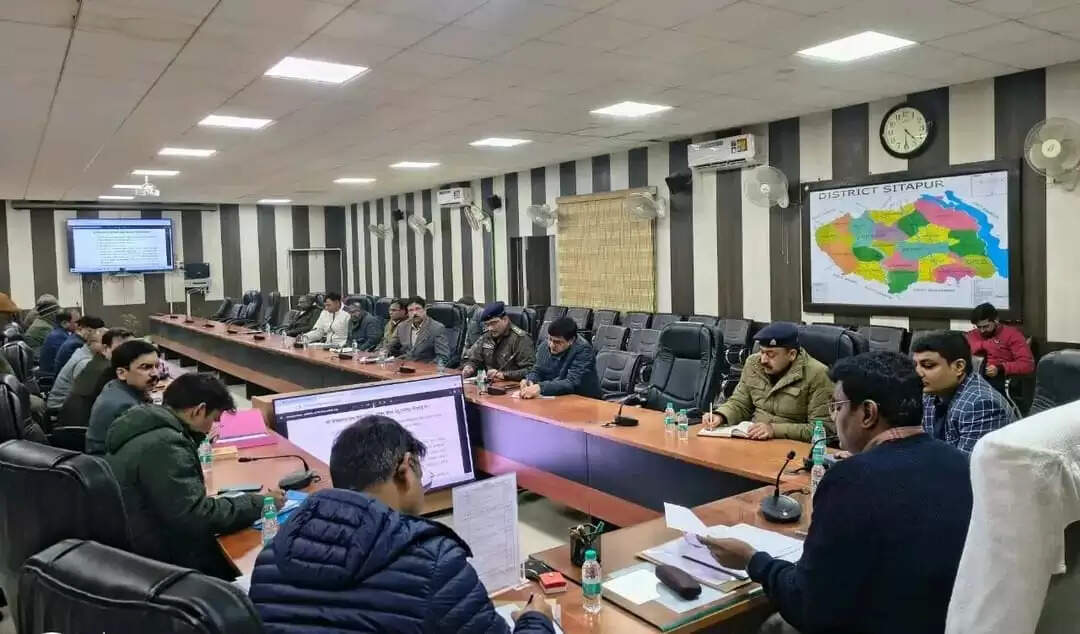 चौरासी कोसी परिक्रमा की सभी व्यवस्थाएं समय से पहले हों पूरी : डीएम