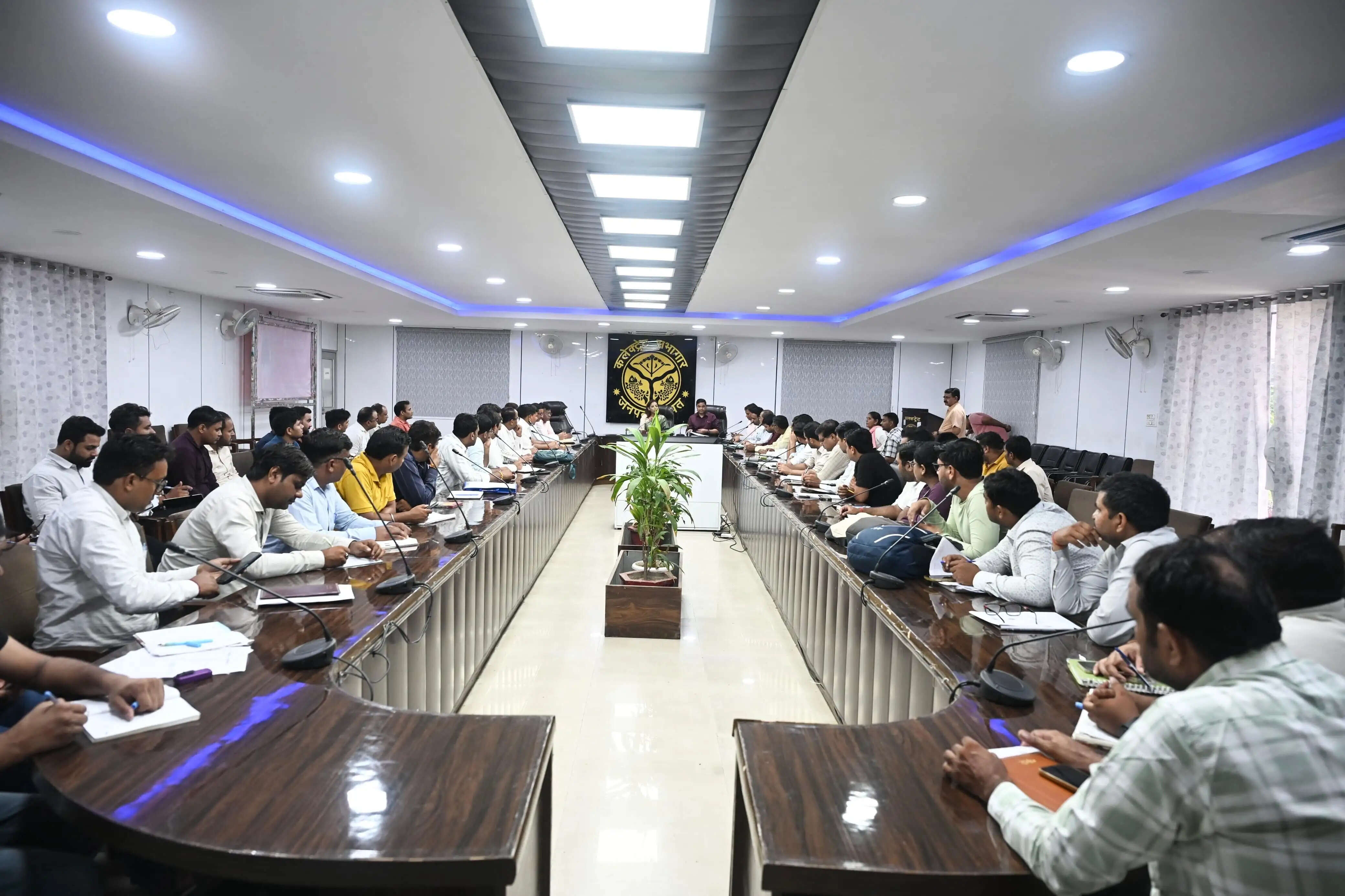 आईजीआरएस पर गलत निस्तारण करने वालों पर होगी कार्रवाई : जिलाधिकारी