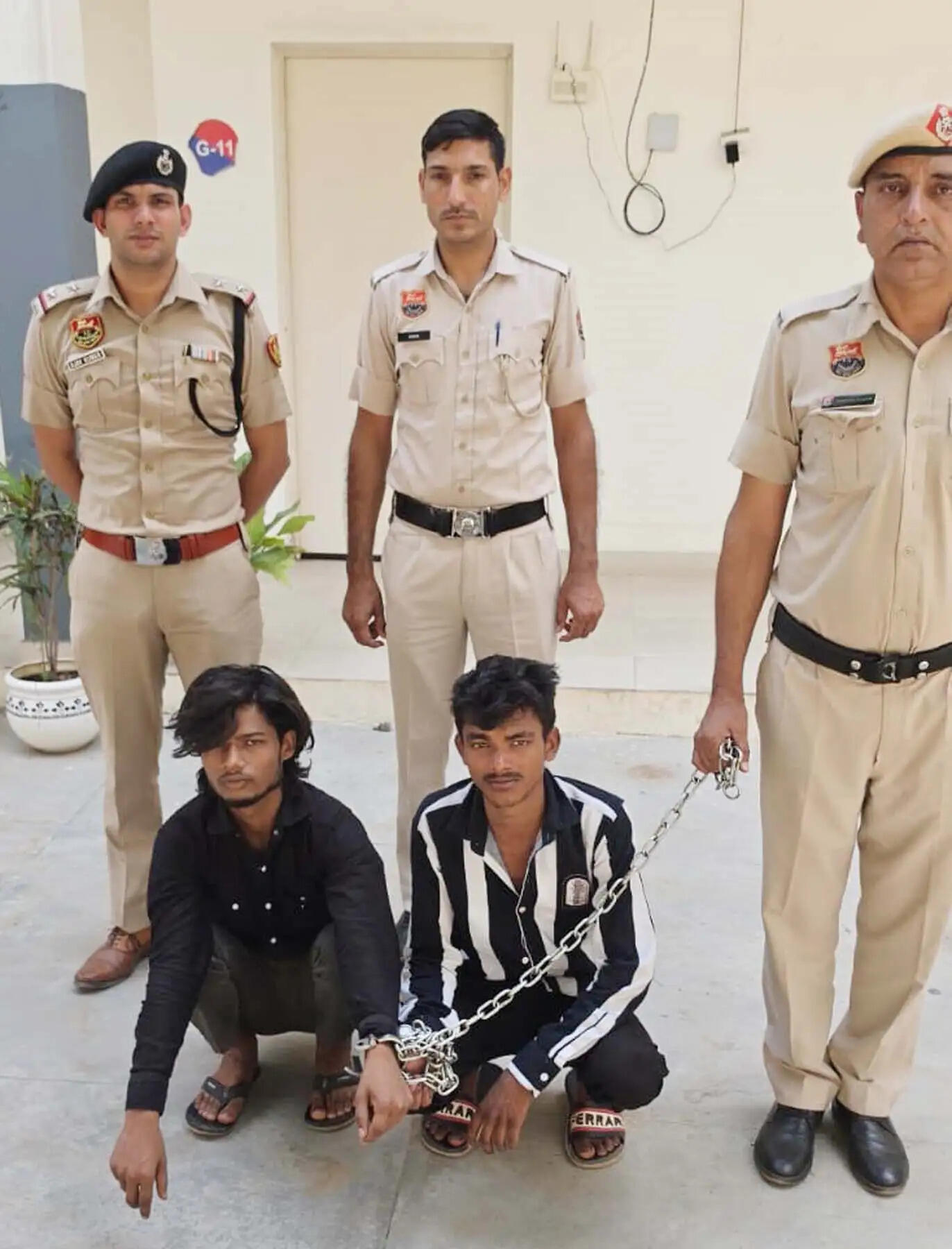 गुरुग्राम: युवक की गला दबाकर हत्या, शव संदूक में बंद मिला