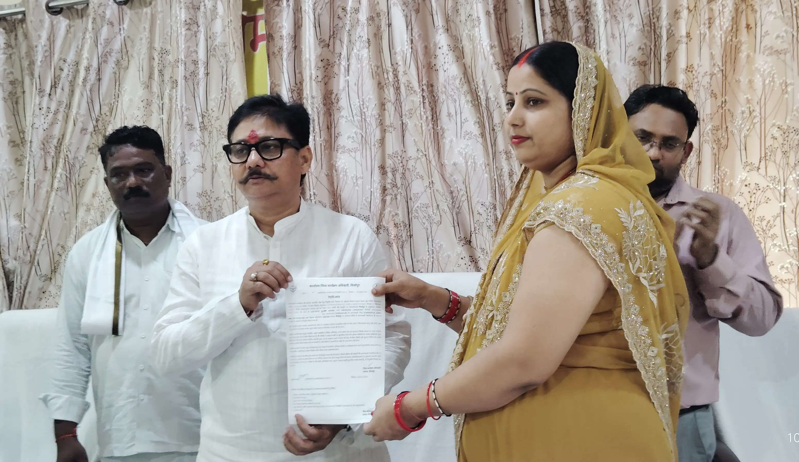 मीरजापुरः चुनार में 140 सहायिकाओं को मिली नई पहचान, गांव-गांव पहुंचेगी पोषण की मुस्कान