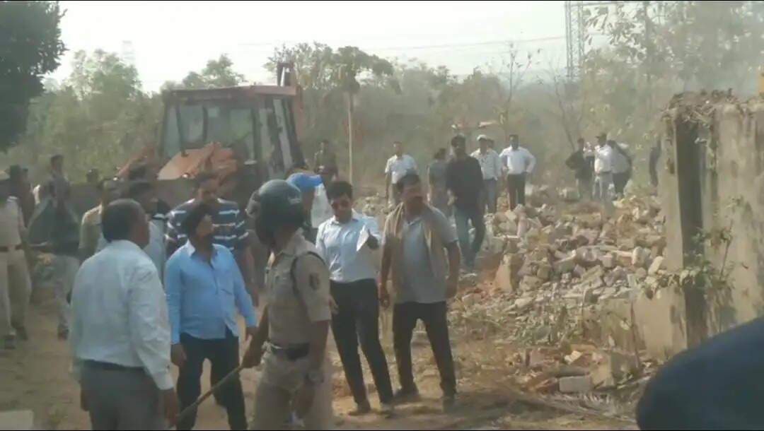 कोरबा में 90 एकड़ सरकारी जमीन से 135 अवैध कब्जे हटाए, प्रशासन ने चलाया बुलडोजर
