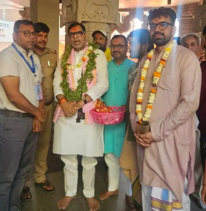 कुश्ती संघ के अध्यक्ष ने विंध्य दरबार में नवाया शीश, मांगा आशीष