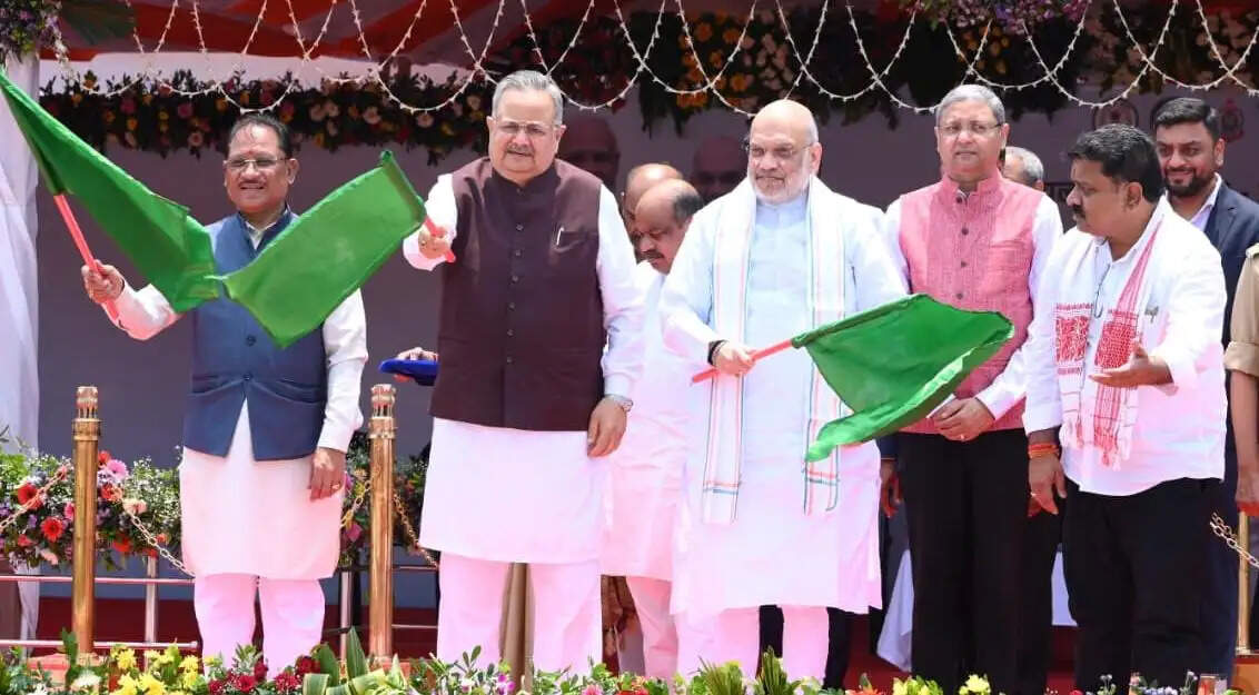 अमित शाह ने&nbsp;छग में अत्याधुनिक ‘नेक्स्ट जेन सीजी डायल-112 सेवा’ और मोबाइल फॉरेंसिक वैन का किया शुभारंभ