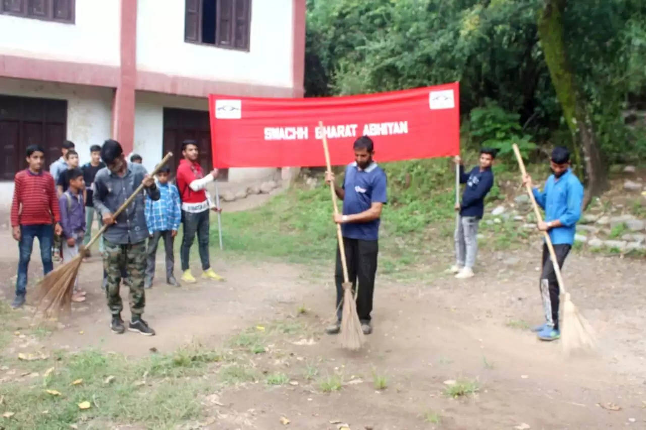 छात्रों को स्वच्छता का मतलब समझाया