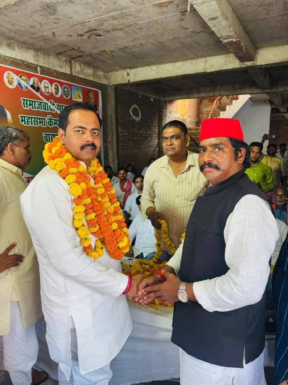 वाराणसी खण्ड स्नातक से सपा के आशुतोष सिन्हा ने किया नामांकन, 06 लोगों ने नामांकन पत्र लिए