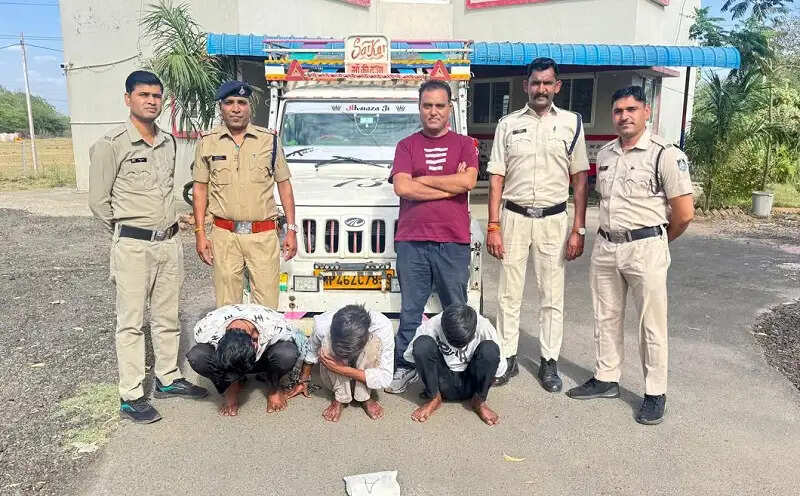 रतलाम में एमडीएमए निर्माण फैक्ट्री का भंडाफोड़, 500 ग्राम एमडी व ब्राउन शुगर सहित आरोपी गिरफ्तार