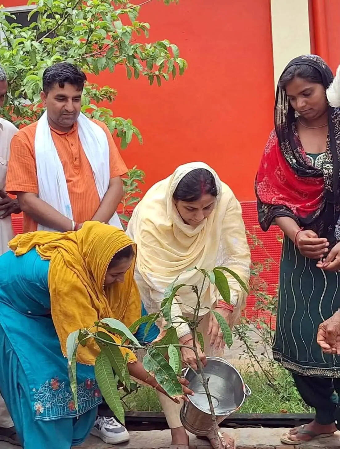 हिसार : पेड़ पौधे हमारे जीवन का आधार : डॉ. आशा खेदड़
