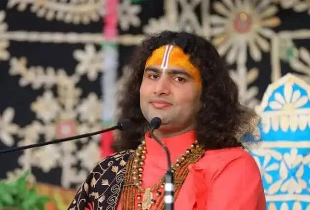 संत प्रेमानंद के समर्थन में उतरे कथावाचक अनिरुद्धाचार्य महाराज