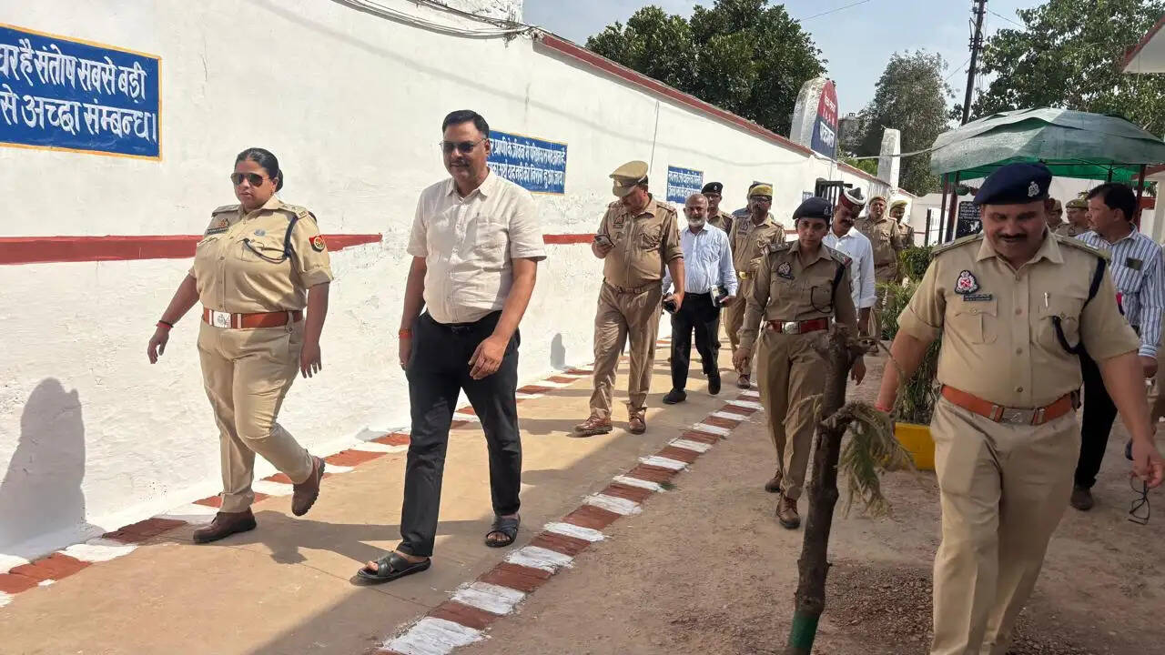 जिलाधिकारी व पुलिस अधीक्षक ने जिला कारागार का निरीक्षण कर दिये निर्देश