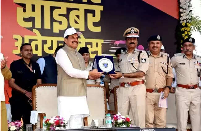 सायबरफ्रॉड करने वालों पर मप्र पुलिस का कड़ा प्रहार, वर्ष 2025 में137 करोड़ से अधिक की राशि कराई गई होल्ड