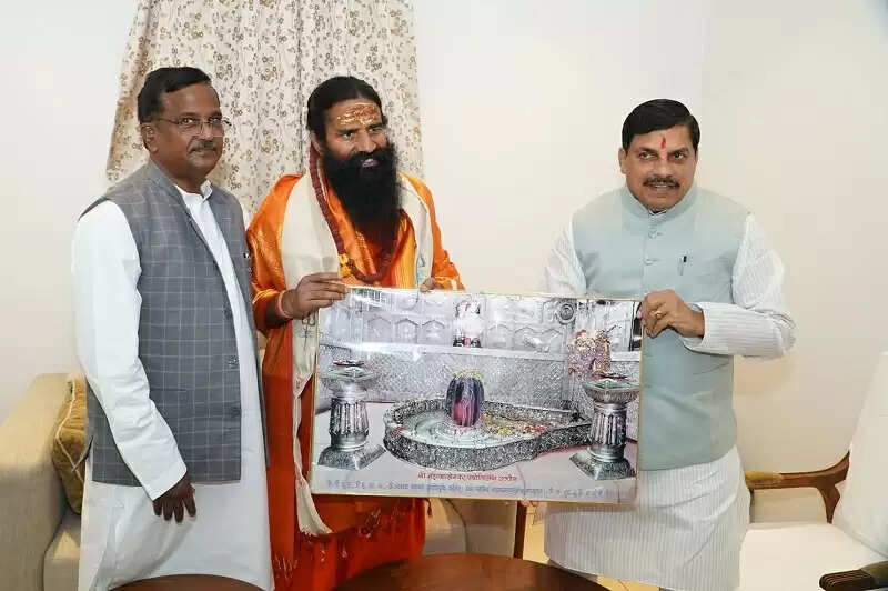 स्वामी रामदेव ने भगवान महाकाल के किए दर्शन, पहलगाम हमले पर बोले- 'पाकिस्तान को जरूर देना चाहिए जवाब'