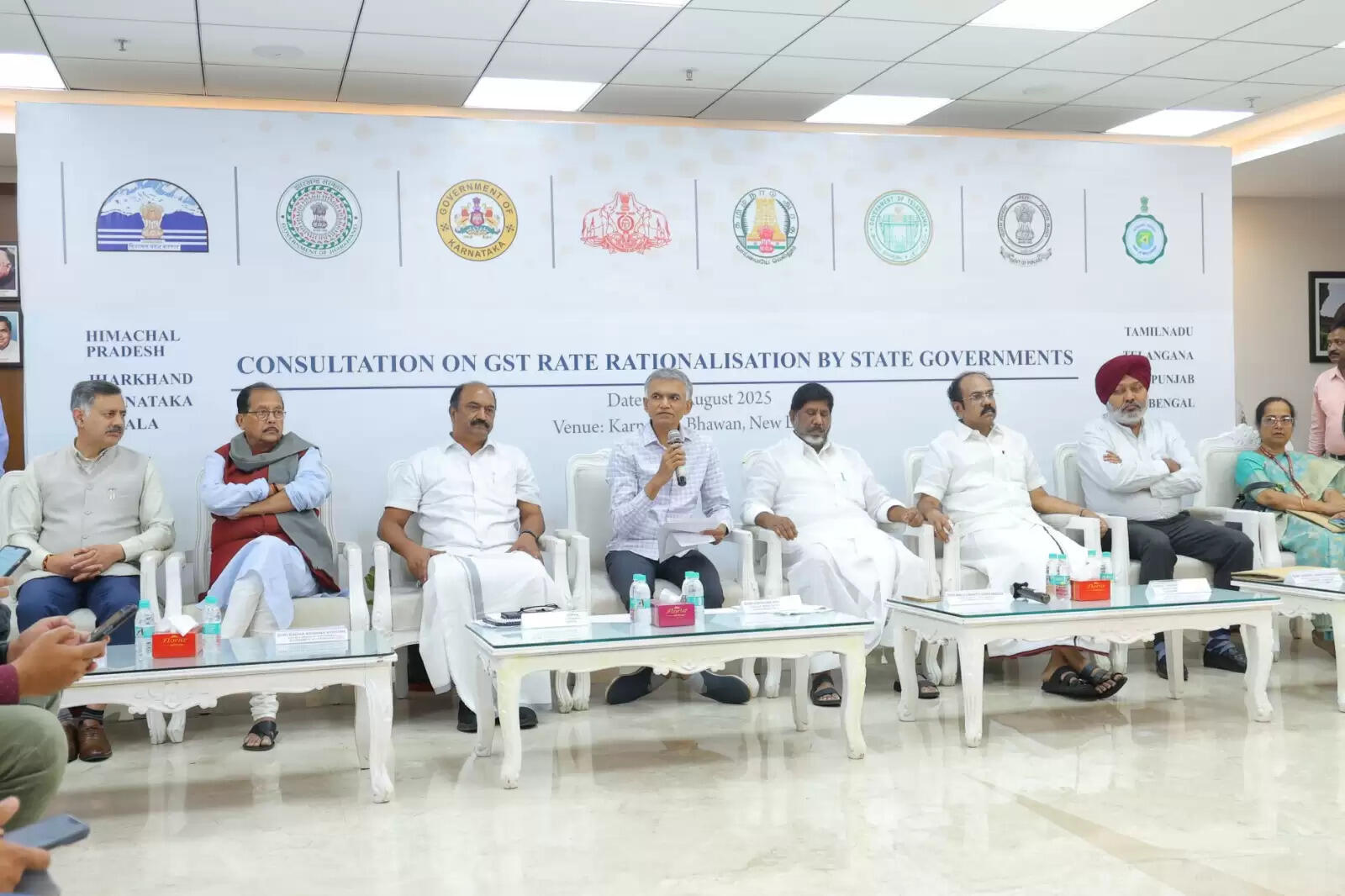 जीएसटी दर के स्लैब में बदलाव को लेकर आठ राज्यों की बैठक, राजस्व संरक्षण की मांग तेज