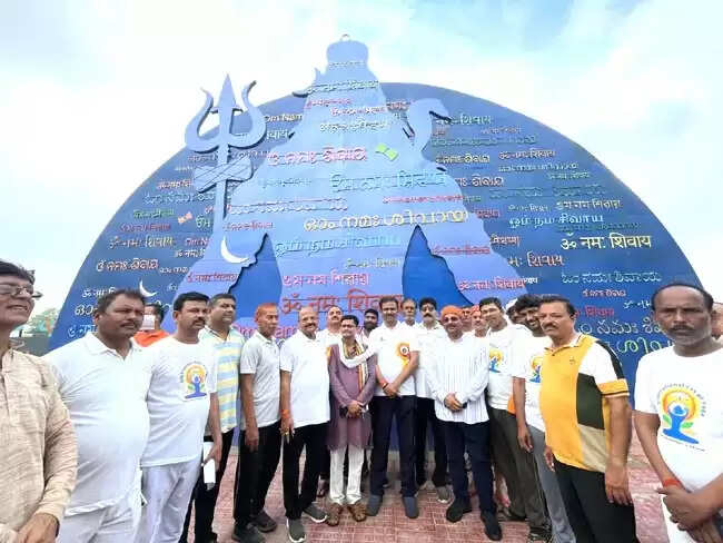 बारह ज्योतिर्लिंग वाले शिवालय पार्क का महापौर ने किया लोकार्पण