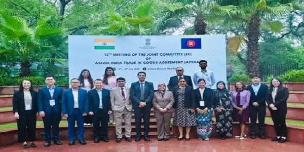 भारत का आसियान देशों के साथ द्विपक्षीय व्यापार 2025-26 में हुआ 128 अरब डॉलर