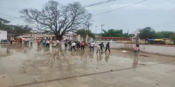 अनूपपुर: कहीं धूप तो कहीं छाव के बीच रिमझिम बारिश से मौसम हुआ सुहाना