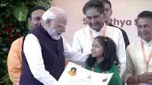 प्रधानमंत्री मोदी छत्तीसगढ़ पहुंचे, नवा रायपुर के सत्यसांई अस्पताल पहुंचकर बच्चों से उनका हालचाल जाना