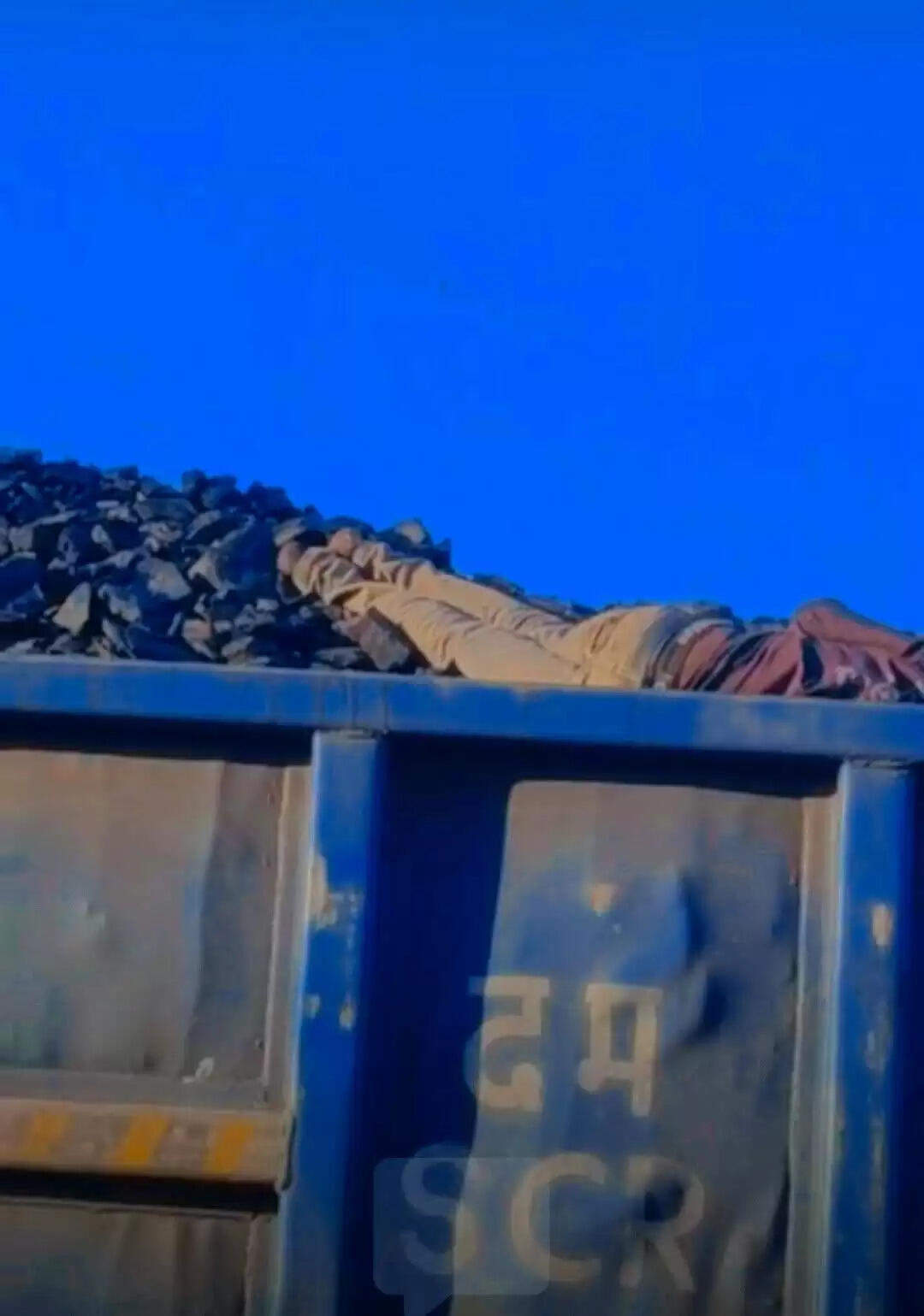 अनूपपुर: हाईटेंशन लाइन की चपेट में आने से युवक की मौत, कोल प्रबंधन ने दी आर्थिक मदद