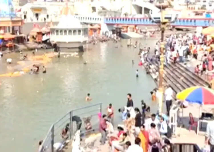शरद पूर्णिमा पर हरिद्वार में उमड़ा आस्था का सैलाब, चंडी पुल पर लगा भीषण जाम