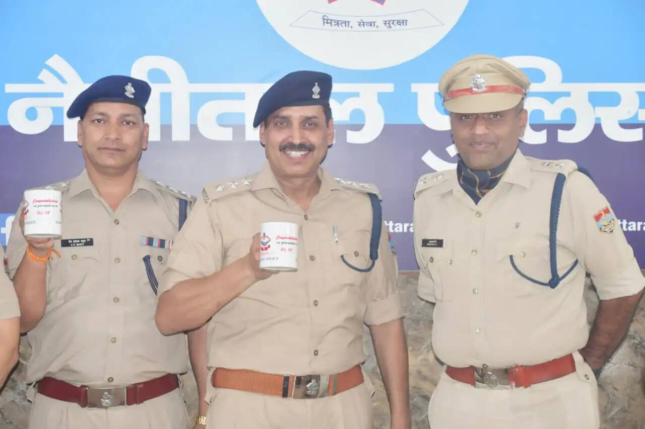 इंस्पेक्टर से पुलिस उपाधीक्षक बने उमेश कुमार मलिक और वेद प्रकाश भट्ट, एसएसपी डॉ0 मंजुनाथ टीसी ने पदोन्नत बैच से किया अलंकृत