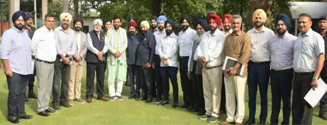 सिख उद्योगपतियों ने हरियाणा के मुख्यमंत्री से की मुलाकात