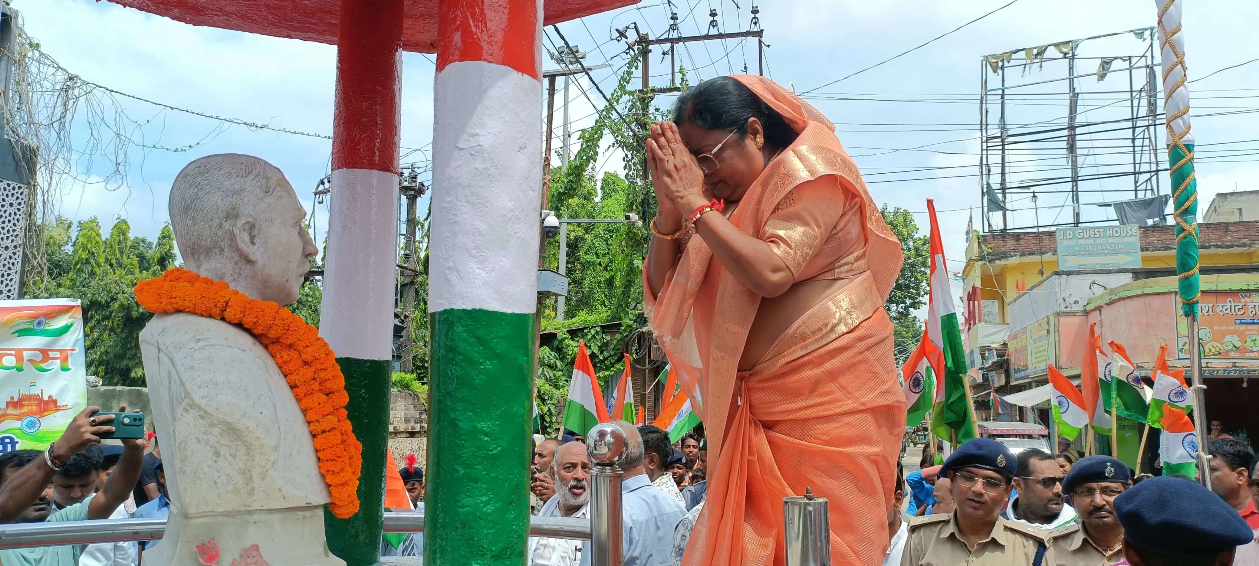 स्वतंत्रता दिवस से पूर्व प्रभात फेरी तिरंगा यात्रा के साथ अमर शहीदों की प्रतिमा पर किया गया माल्यार्पण