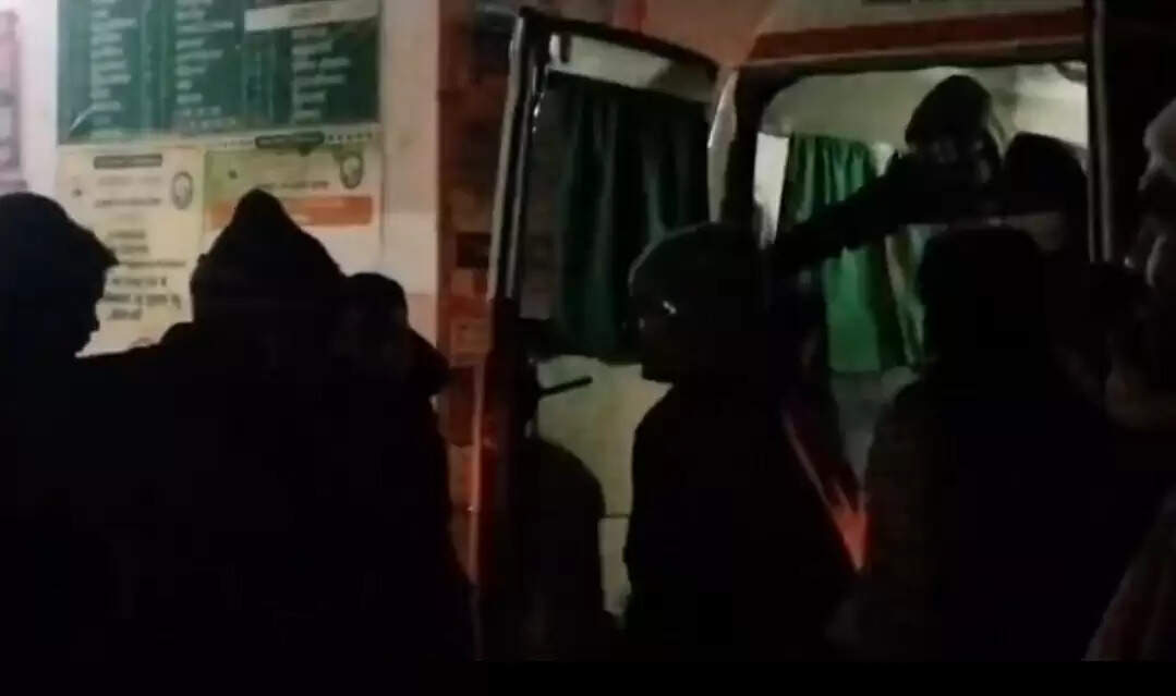 जयप्रभा सेतु पर भीषण सड़क हादसा चार लोगों की स्थिति नाजुक