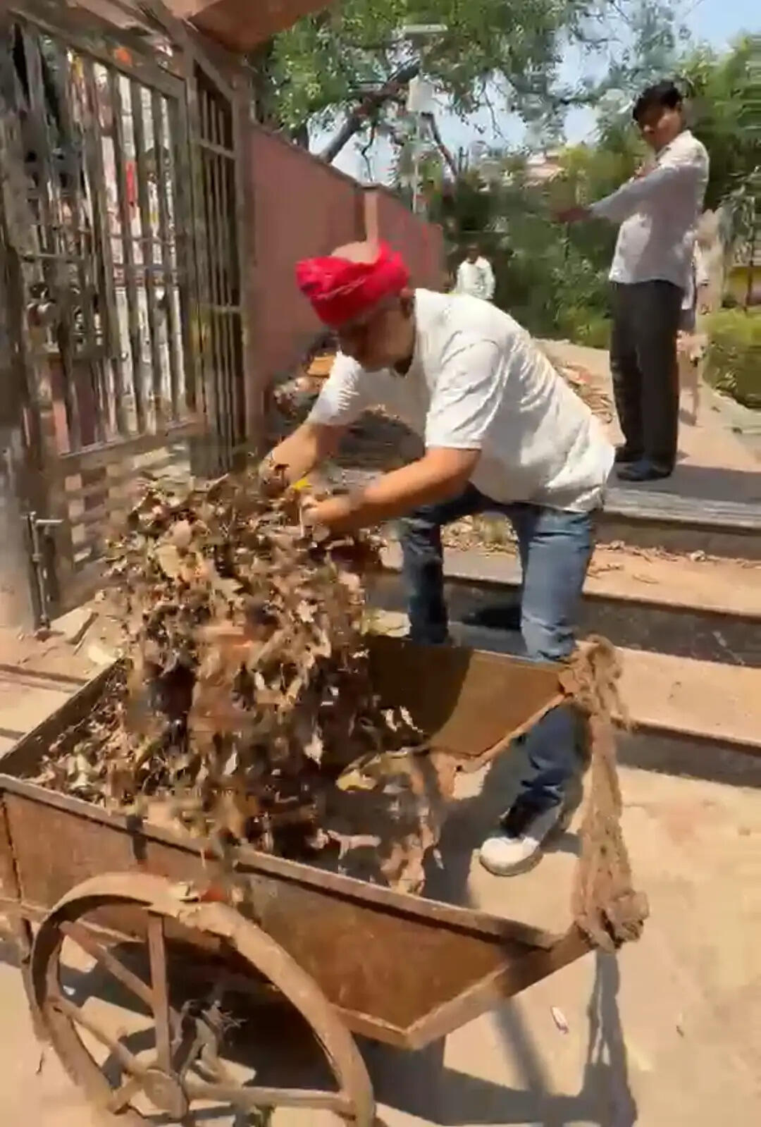आर्यनगर विधानसभा में सफाई व्यवस्था चौपट, अधिकारी कुंभकर्णी नींद में, होगा जनआंदोलन : विधायक