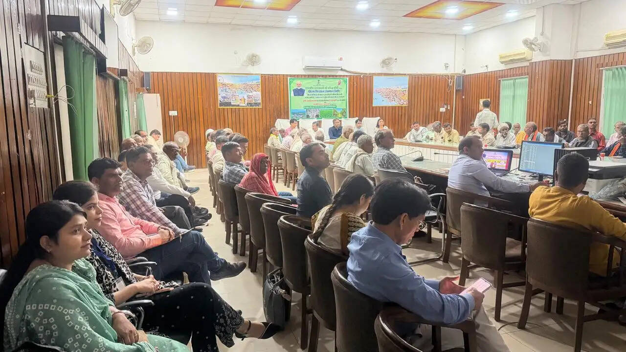 कोहरे से पहले सड़क सुरक्षा के व्यापक करे इंतजाम : जिलाधिकारी