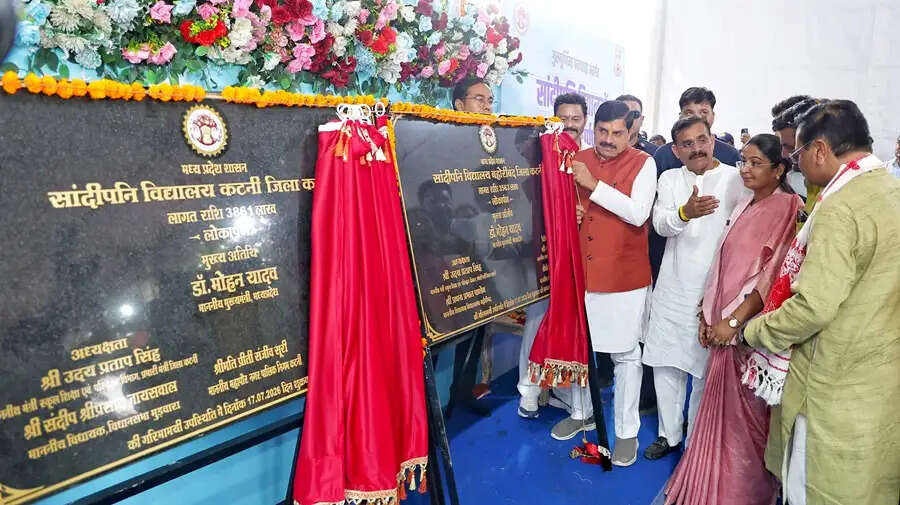 निजी विद्यालयों से निकलकर शासकीय सांदीपनि विद्यालयों में प्रवेश ले रहे हैं विद्यार्थी : मुख्यमंत्री डॉ. यादव