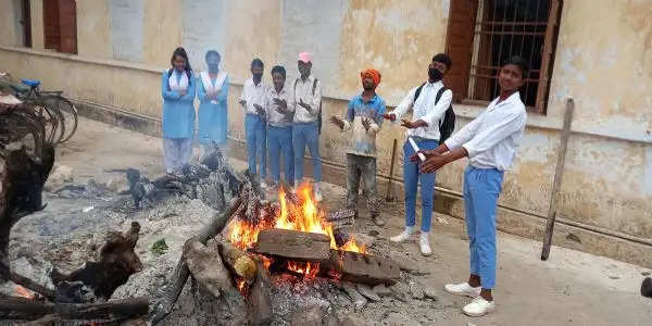 धमतरी : मौसम में परिवर्तन, ठंड से ठिठुरा शहर, चौक-चौराहों पर अलाव की व्यवस्था