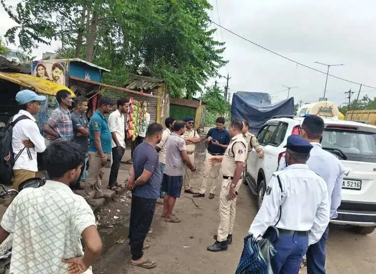 छातामुड़ा चौक पर&nbsp;हाईवे सेफ्टी टास्क फोर्स की बड़ी कार्रवाई, 24 भारी वाहनों पर लगाया&nbsp;जुर्माना