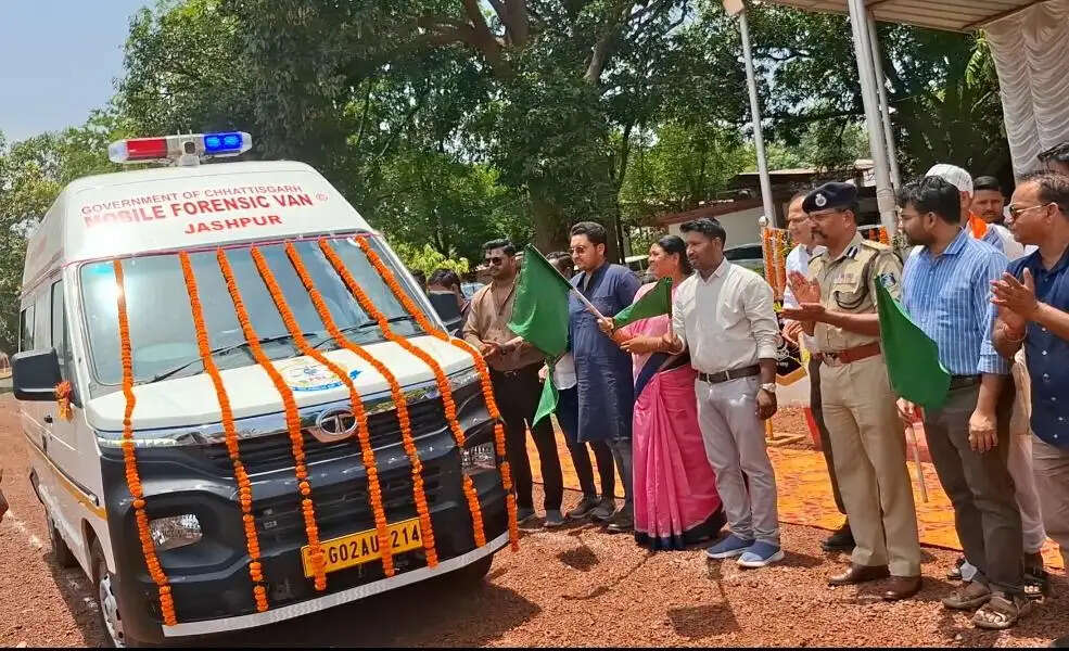 जशपुर पुलिस को मिली अत्याधुनिक मोबाइल फॉरेंसिक वैन, अब घटनास्थल पर ही होगी वैज्ञानिक जांच और त्वरित न्याय