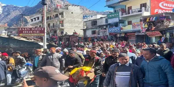 मूल निवासियों ने प्रदर्शन कर दिया एकता का परिचय, विकल्प फार्म को वापस लौटाया