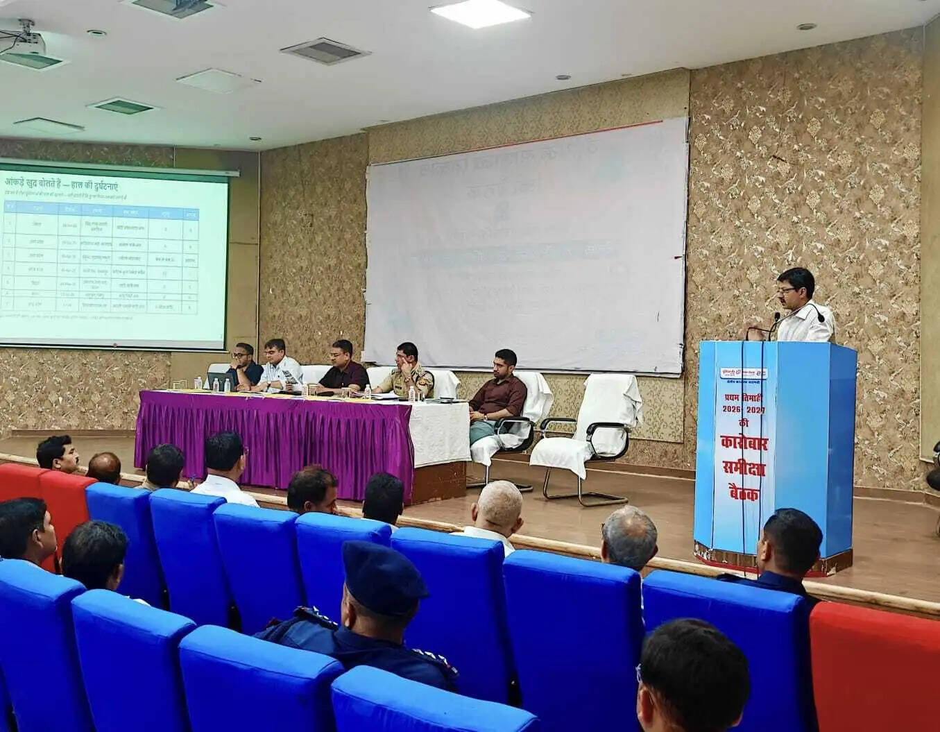 वाराणसी : नाव संचालन के लाइसेंस पर नाविकों की मांग, बोले-पूर्व की परंपरा के अनुसार नगर निगम ही जारी करे लाइसेंस
