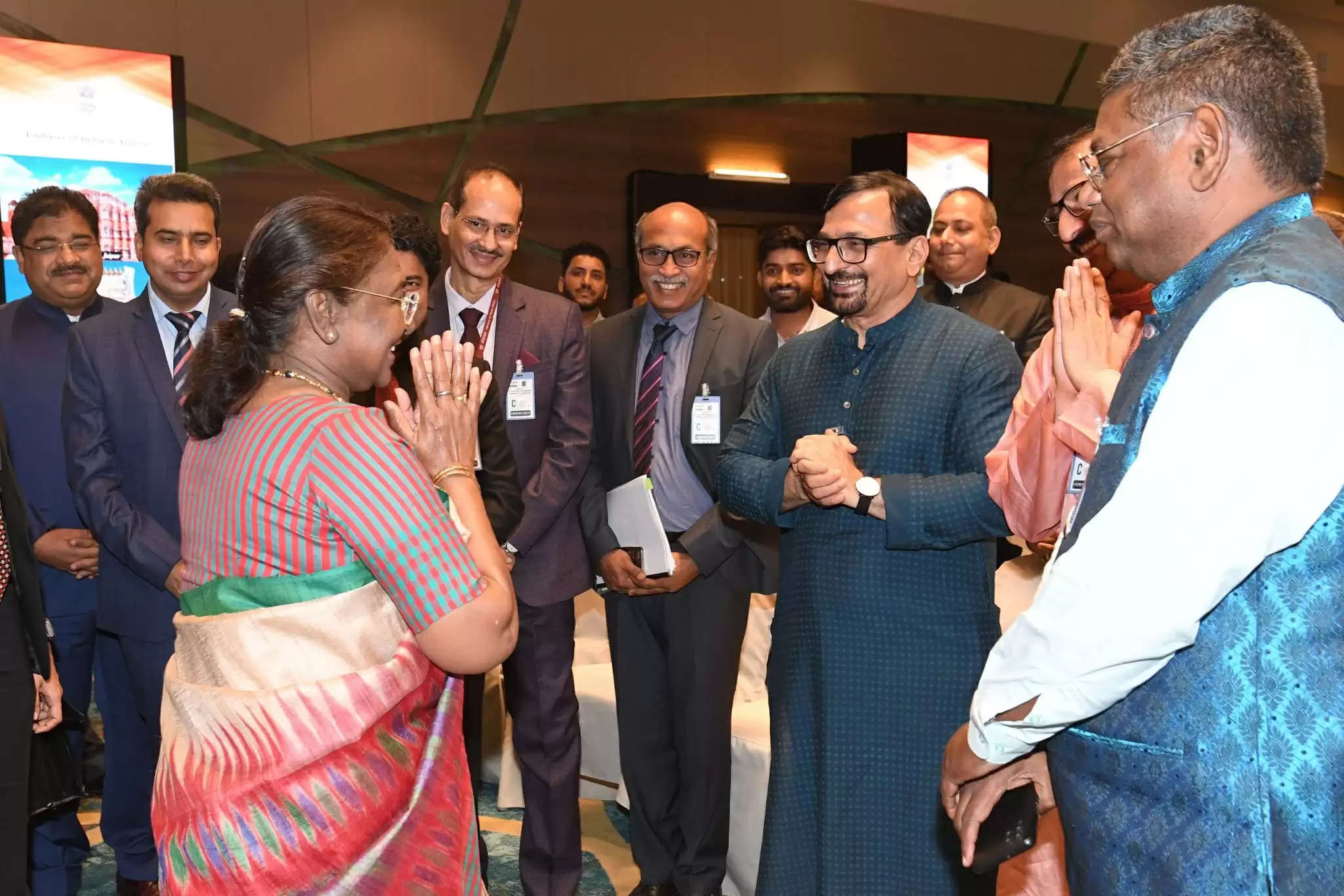 राष्ट्रपति मुर्मु अल्जीरिया में मिलीं भारतीय समुदाय से, कहा-आप भारत के सच्चे राजदूत