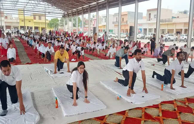 सोनीपत: योग दिवस पर गन्नौर, राई और मुरथल में सामूहिक योगाभ्यास
