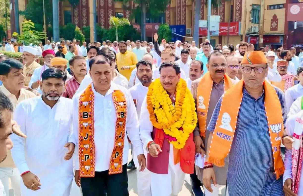 (अपडेट )शिक्षक एमएलसी चुनाव: भाजपा के डॉ. प्रमोद कुमार मिश्र ने तीन सेटों में दाखिल किया नामांकन