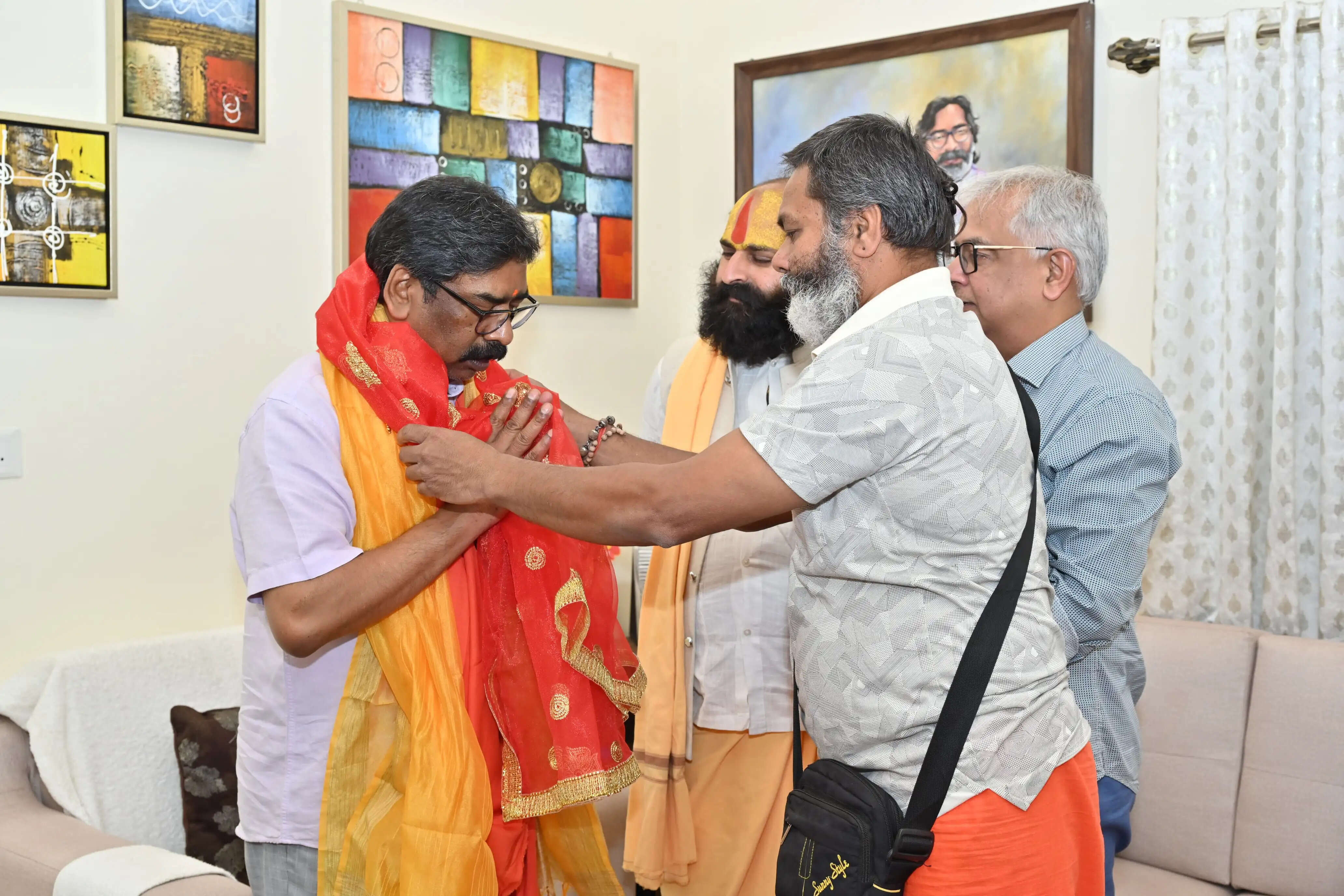 तपोवन मंदिर प्रतिनिधिमंडल ने मुख्यमंत्री हेमंत सोरेन को रामनवमी उत्सव के लिए किया आमंत्रित