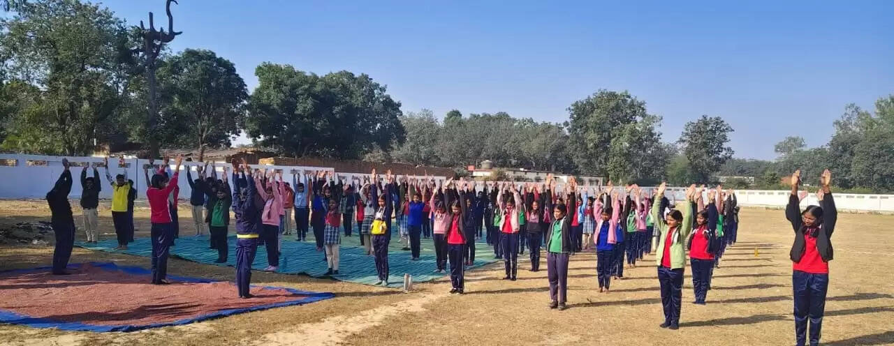 अनूपपुर: स्वामी विवेकानंद जयंती राष्ट्रीय युवा दिवस पर आयोजित किया गया सामूहिक सूर्य नमस्कार