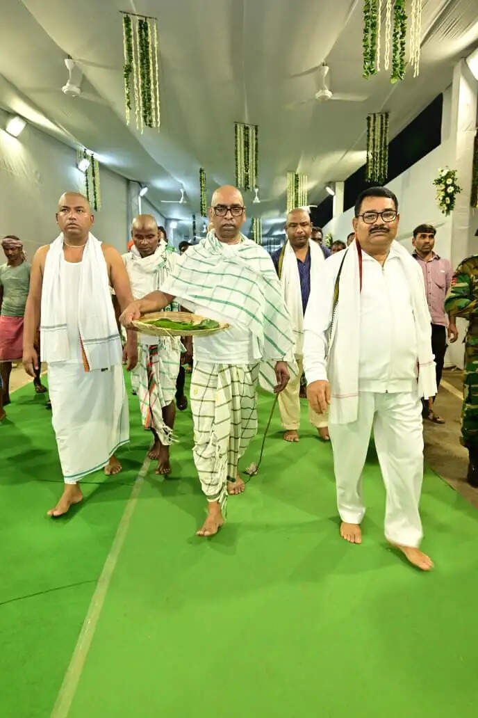 मां रूपी सोरेन के दशकर्म संस्कार में शामिल हुए मुख्यमंत्री हेमंत सोरेन